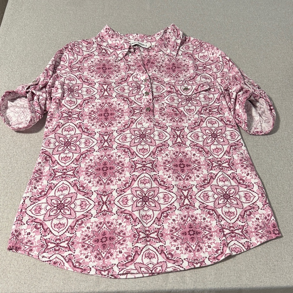 Emily Daniel’s Floral Pink Button-Up Women's Top SZ Small. - Picture 15 of 15